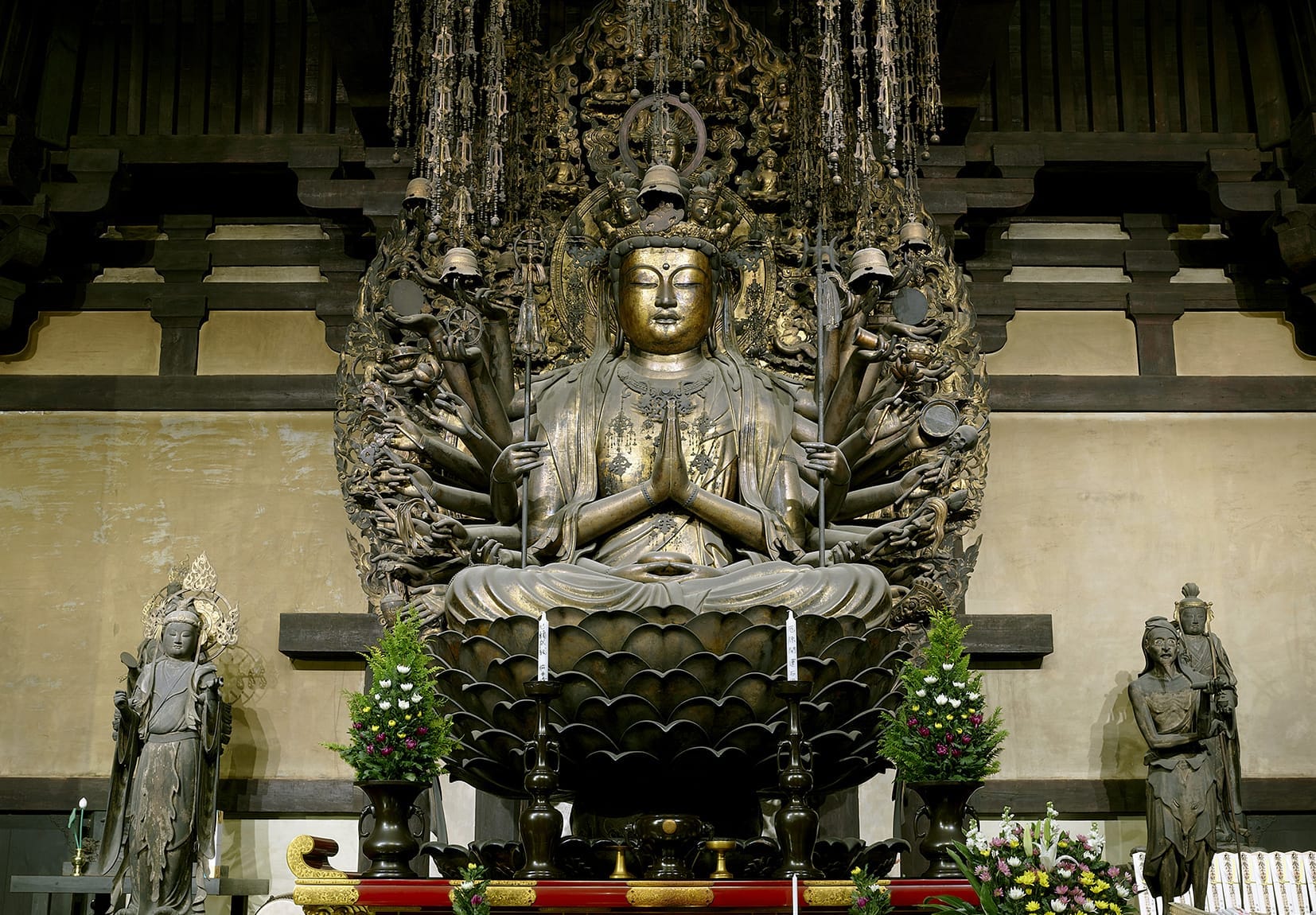 Seated Thousand-Armed Kannon Statue